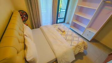 Apartament clàssic, vistes a la ciutat, planta baixa | Escriptori, planxa i posts de planxar i wifi gratuïta