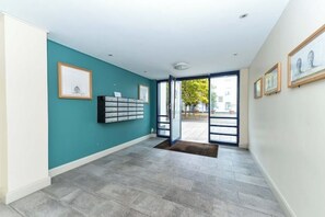 Interior - Modern City Apartment - 9 Min Walk to Belfast Centre (Belfast)
