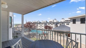 Outdoor dining - Have It All Stay Central, Swim Often (Osage Beach)