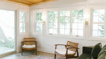 Smart TV, fireplace, books