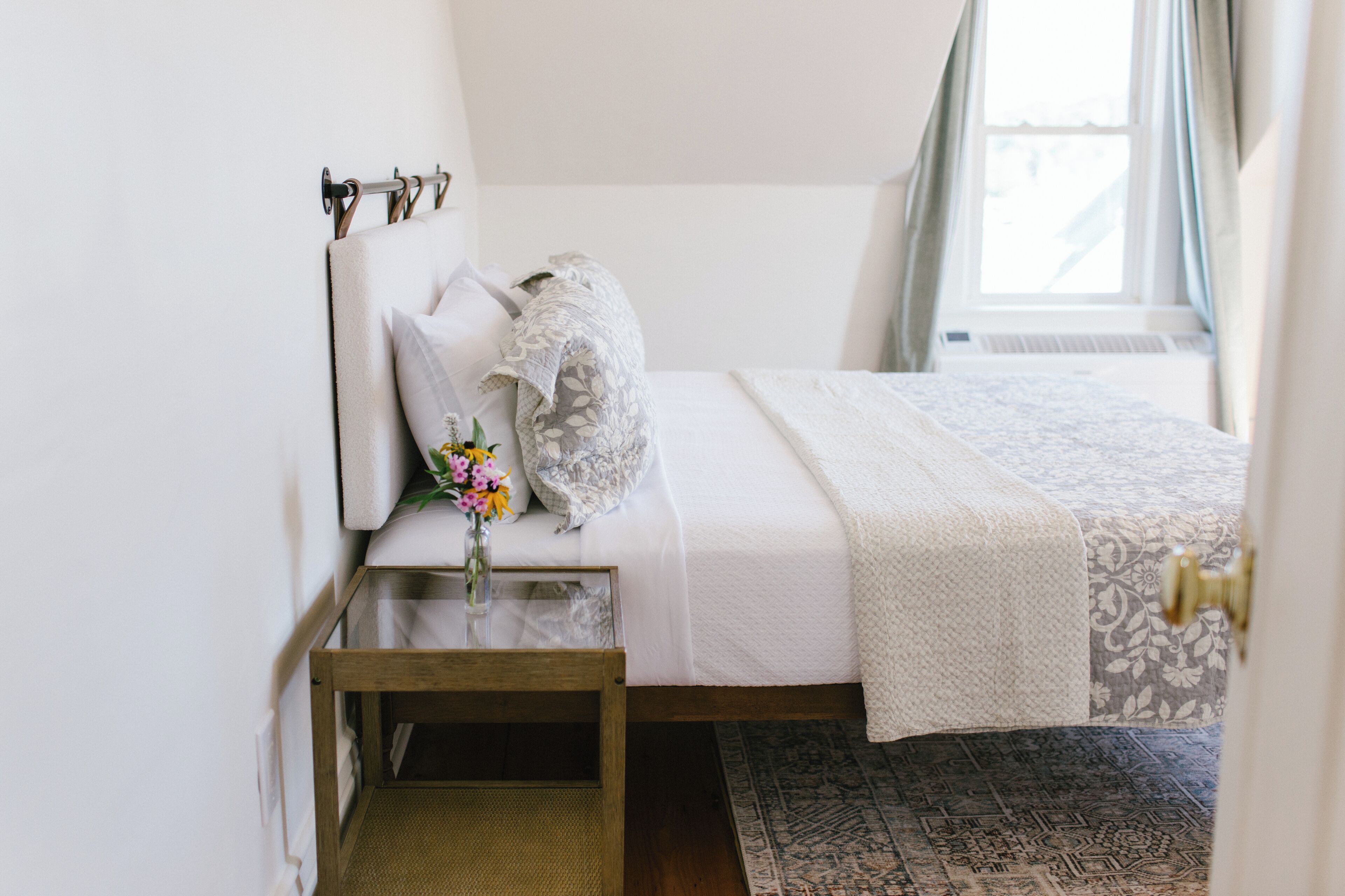 1 室のベッドルーム、アイロン / アイロン台、WiFi (無料)、ベッドシーツ