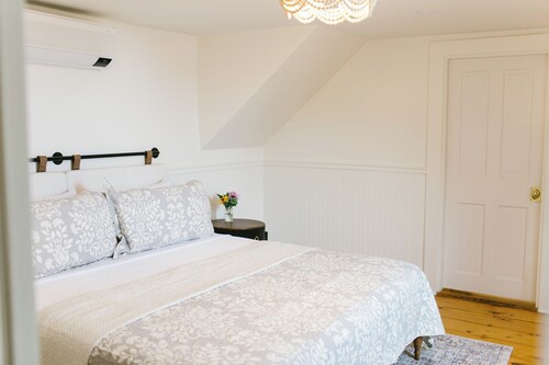 Boothbay Harbor King Suite - Room 5 at Greenleaf Inn - Harbor Views!