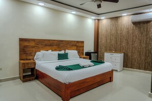 Escritorio, espacio para trabajar con un portátil, wifi gratis