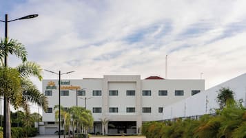 Fachada de la propiedad