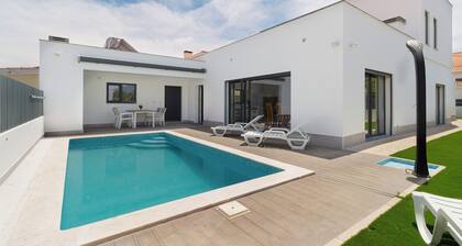 Villa with pool, near Serra da Arrábida and beaches, Azeitão Portugal
