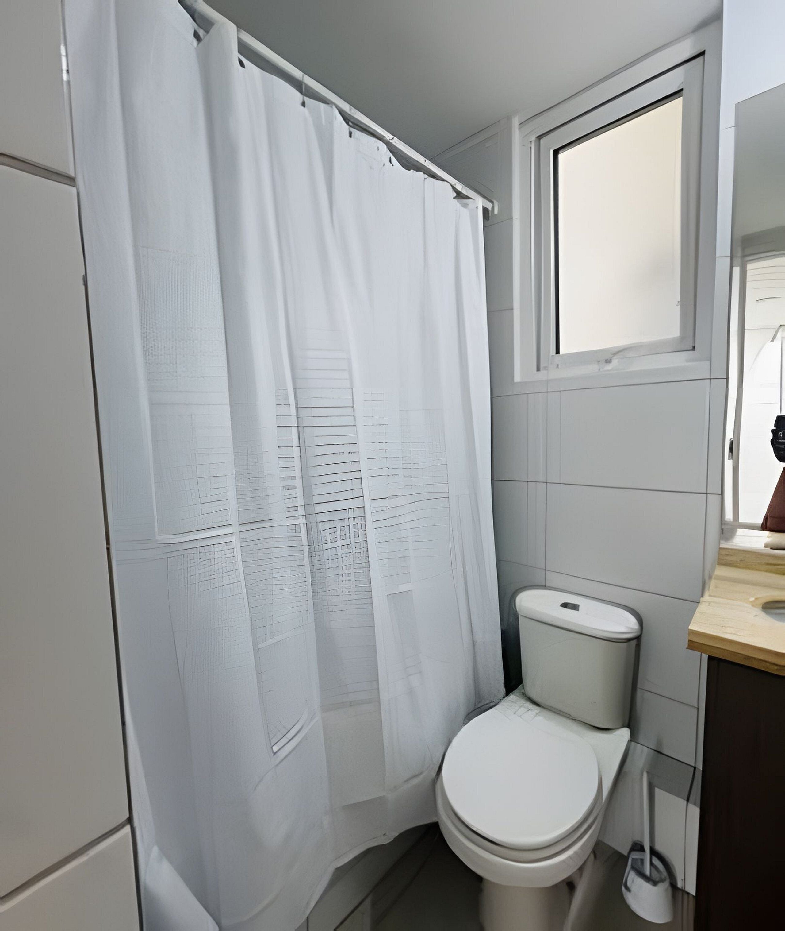 Apartment | Bathroom | Combined shower/bathtub, towels