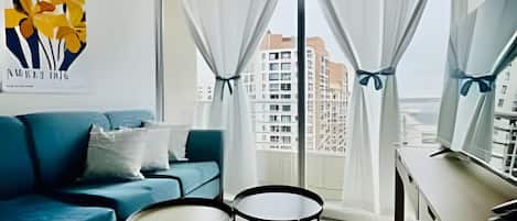 City Apartment | Living area
