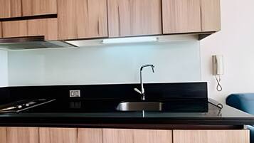 Apartment | Private kitchen | Cookware/dishes/utensils, paper towels