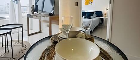 Appartement Ville | Décor unique, ameublement unique, accÚs au Wi-Fi (inclus)