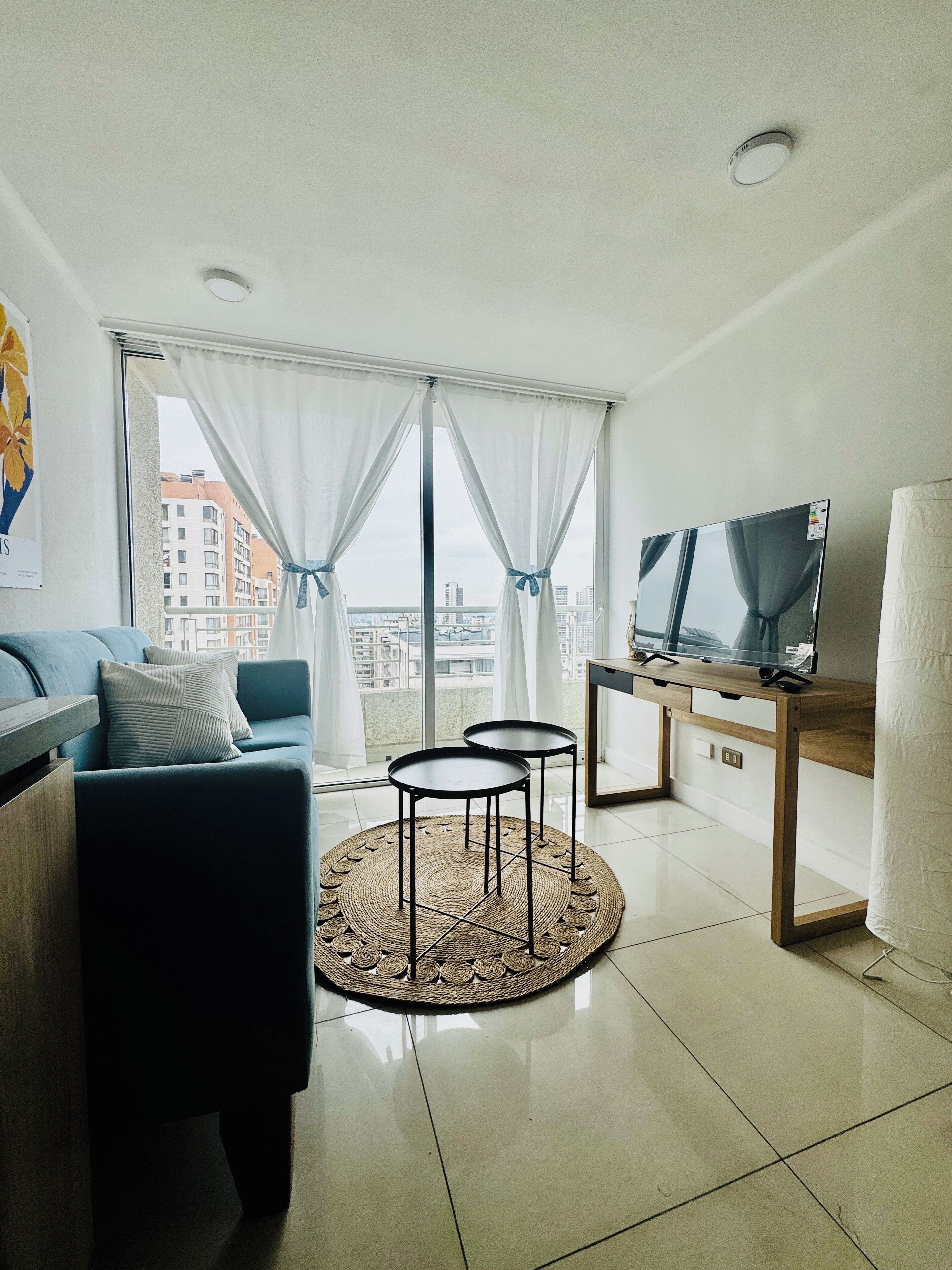 Comfort Apartment, Balcony, City View | Living area