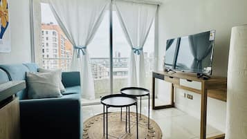 Comfort Apartment, Balcony, City View | Living area