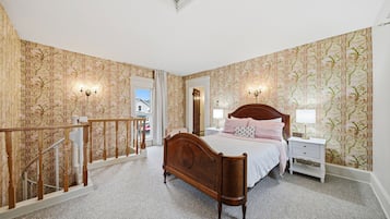 5 bedrooms, WiFi, bed sheets