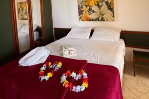 2 habitaciones, escritorio, tabla de planchar con plancha y wifi gratis 