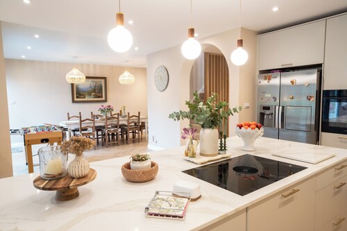 Modern and spacious home with breathtaking views on outskirts of Otford villiage