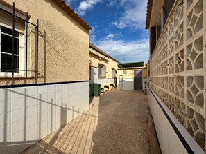 Property grounds - 100m from Beach | Home Office & Winter Sun | Townhouse with Parking (Los Nietos)