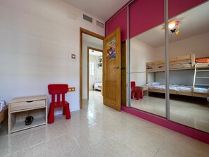 3 bedrooms, bed sheets - 100m from Beach | Home Office & Winter Sun | Townhouse with Parking (Los Nietos)