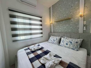 3 bedrooms, WiFi, bed sheets - Newly Furnished, Modern 3-bedroom house with AC in lovely Dauis  beach. (Dauis)