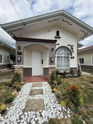 Exterior - Newly Furnished, Modern 3-bedroom house with AC in lovely Dauis  beach. (Dauis)