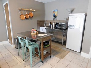 Microwave, oven, stovetop - Travel nurse/digital nomad
Clean, safe, newly renovated apartment with parking (Austin)