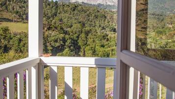 Suíte conforto, vista para o jardim | Terraço/pátio