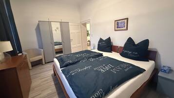 3 bedrooms, iron/ironing board, travel crib, free WiFi