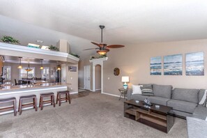 Fernseher, Tischtennisplatte