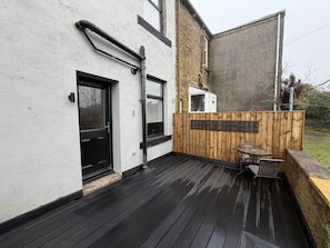Outdoor dining - Cosy & Stylish 2-Bed Weir Home | Sleeps 6 (Weir)