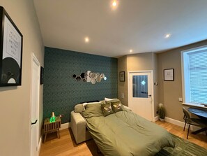 2 chambres, fer et planche à repasser, Wi-Fi, draps fournis