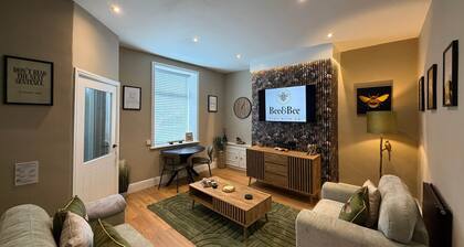 Cosy & Stylish 2-Bed Weir Home | Sleeps 6