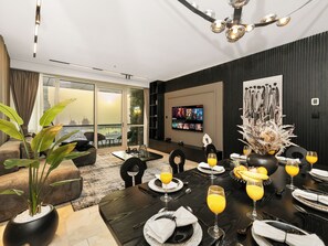 Signature-kattohuoneisto, rantanäköala | Ruokailu