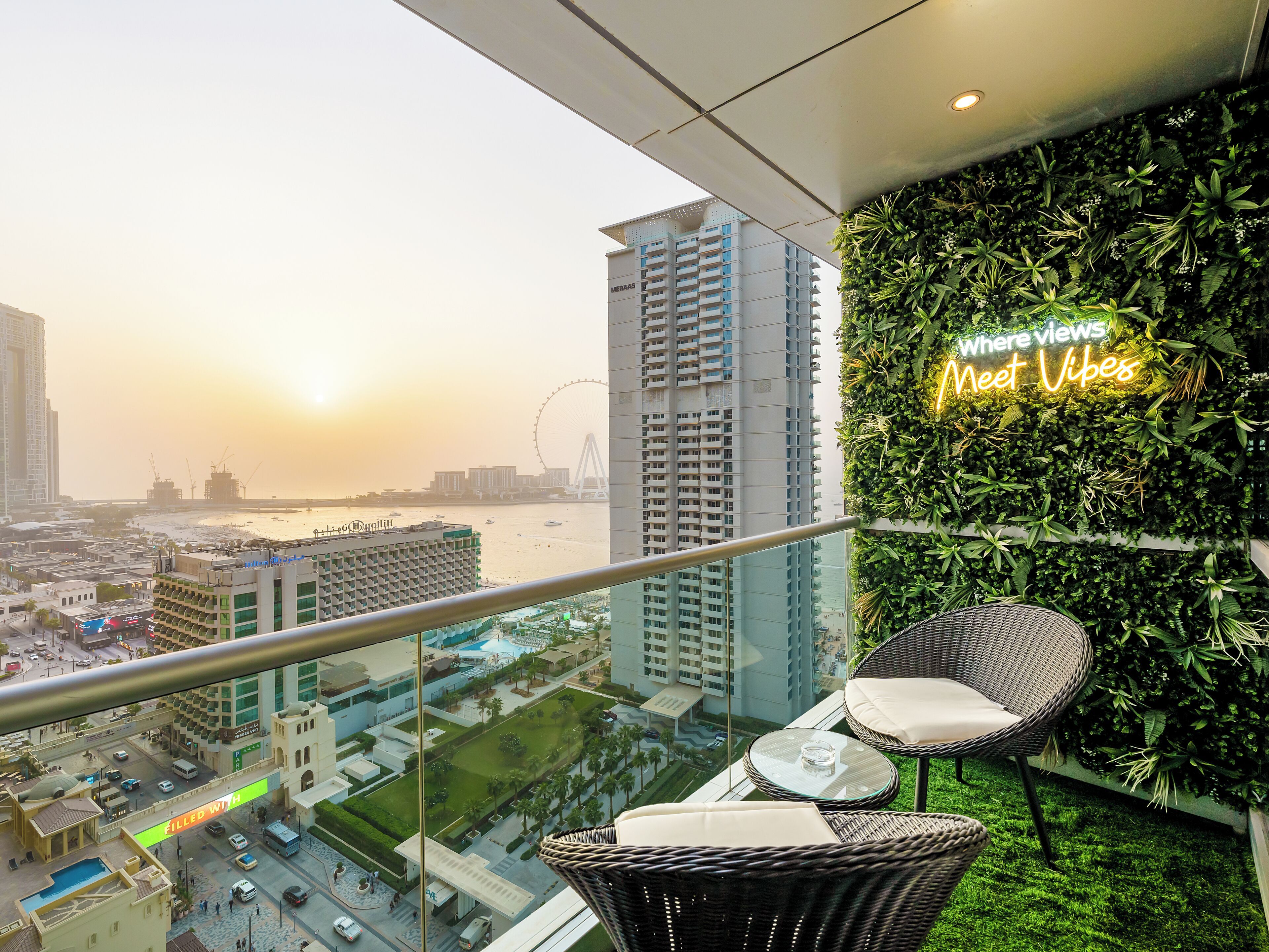 Signature-kattohuoneisto, rantanäköala | Ulkoalueet