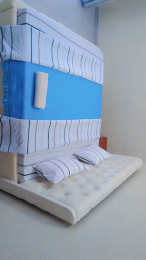 Comfort Quadruple Room | Desk, free WiFi - LUNARIS HOMES (Kigali)