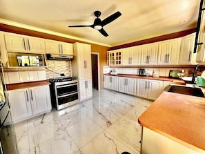 Fridge, microwave, oven, stovetop - Spacious 4 Bedroom gem in Prestigious Valsayn North (San Juan-Laventille Regional Corporation)