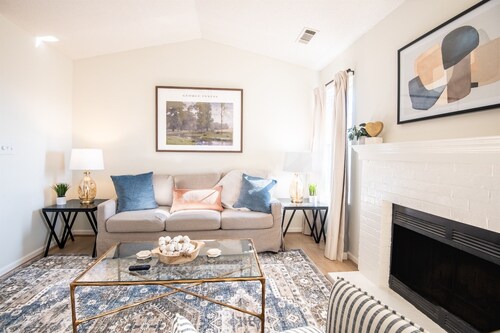 Horizon Sunset Getaway- Family/King Bed/City Views