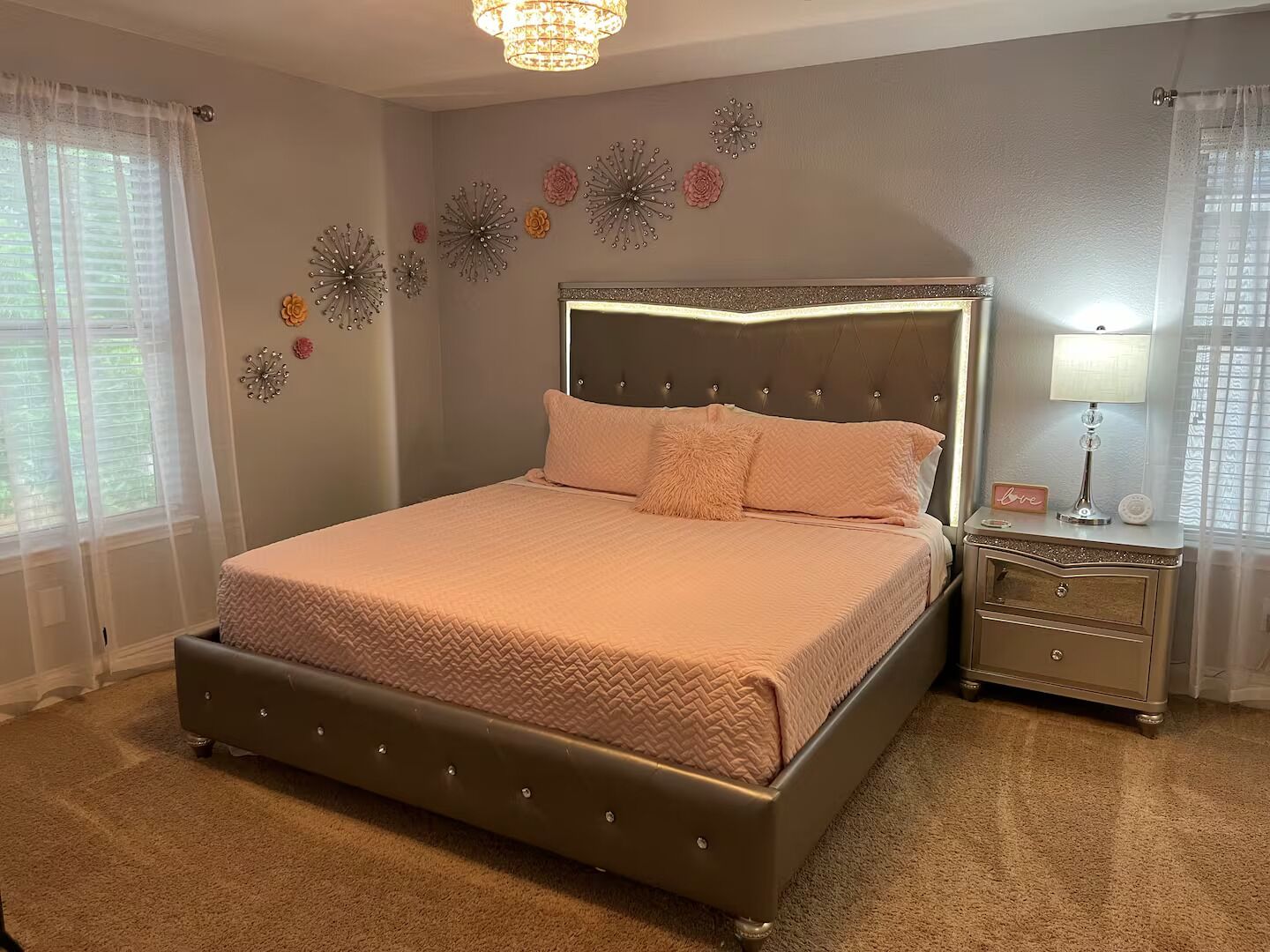 4 bedrooms, iron/ironing board, travel crib, WiFi (free)