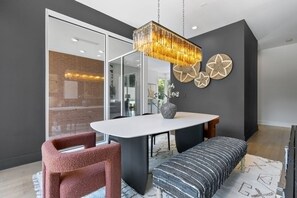 House | 4 bedrooms - Luxe Modern 4 Bdrm 4 5bath w Private Pool Sleeps 8 (Atlanta)