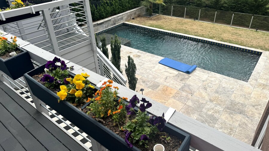 Luxe Modern 4 Bdrm 4 5bath w Private Pool Sleeps 8