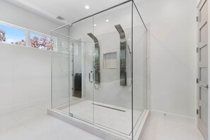 House | 4 bedrooms - Luxe Modern 4 Bdrm 4 5bath w Private Pool Sleeps 8 (Atlanta)