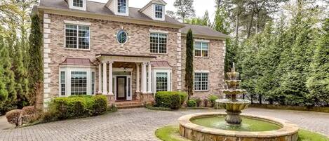 Talo | 6 makuuhuonetta