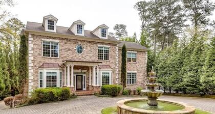 Luxe Gated Fenced Buckhead 6BD 8 5bth Sleeps 12
