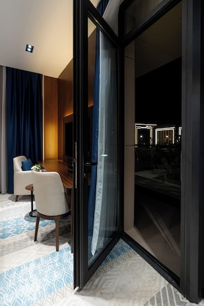 Deluxe Room, Balcony, Park View | Interior - Fergana Hotel Tashkent (Tashkent)