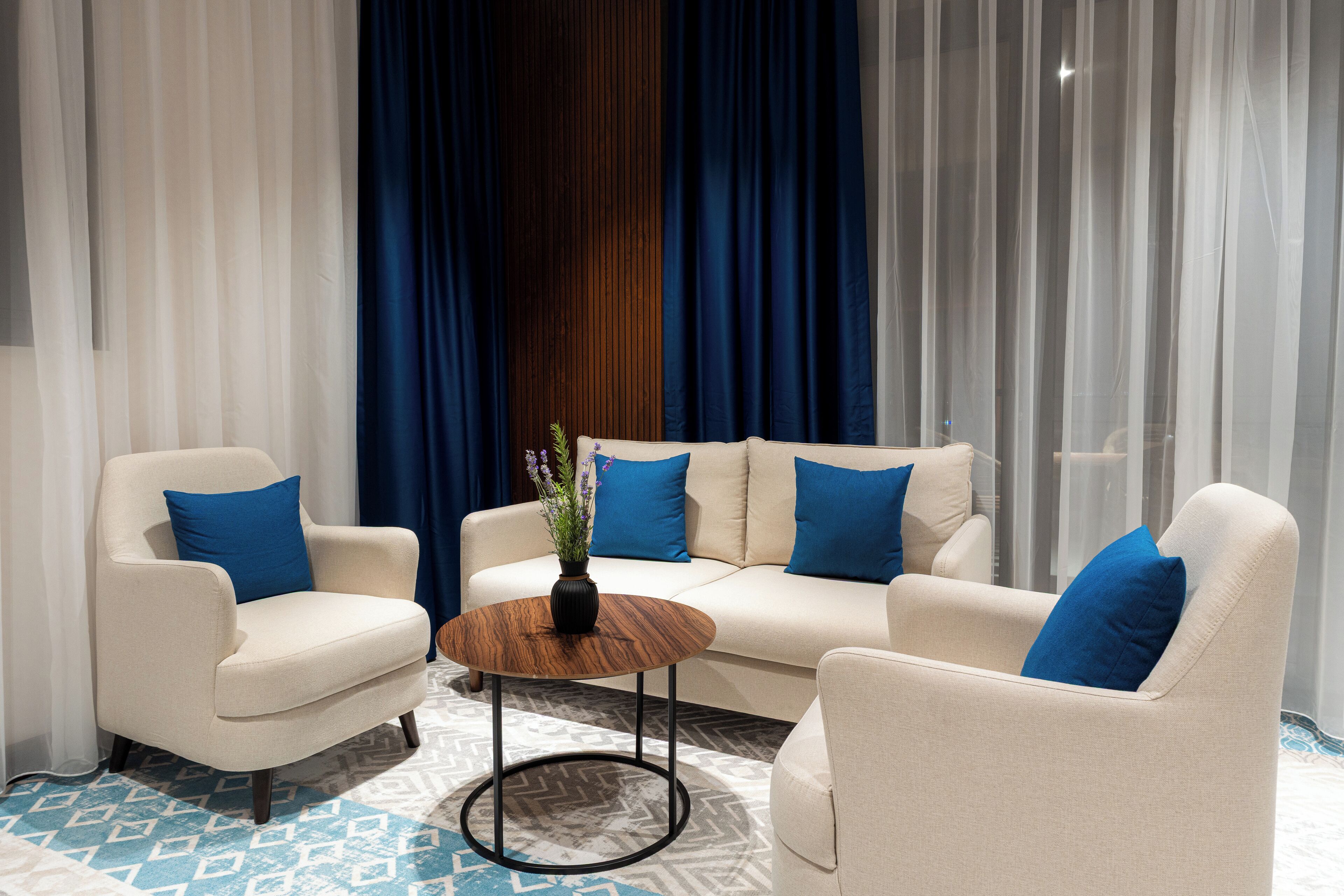 Suite exécutive, balcon, vue sur le jardin | Aire de séjour