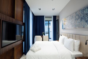 ห้องสแตนดาร์ด, เตียงคิงไซส์ 1 เตียง, ระเบียง | เครื่องนอนป้องกันสารก่อภูมิแพ้, มินิบาร์, ตู้นิรภัยในห้องพัก