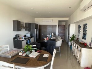 Dining - 2-bedroom condo in tranquil Cabo San Lucas with AC and gym and full Ocean View (Cabo San Lucas)