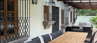 Spacious oasis with pool and garden, minutes from Antigua.