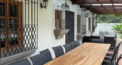 Spacious oasis with pool and garden, minutes from Antigua.