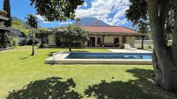 Alberca al aire libre