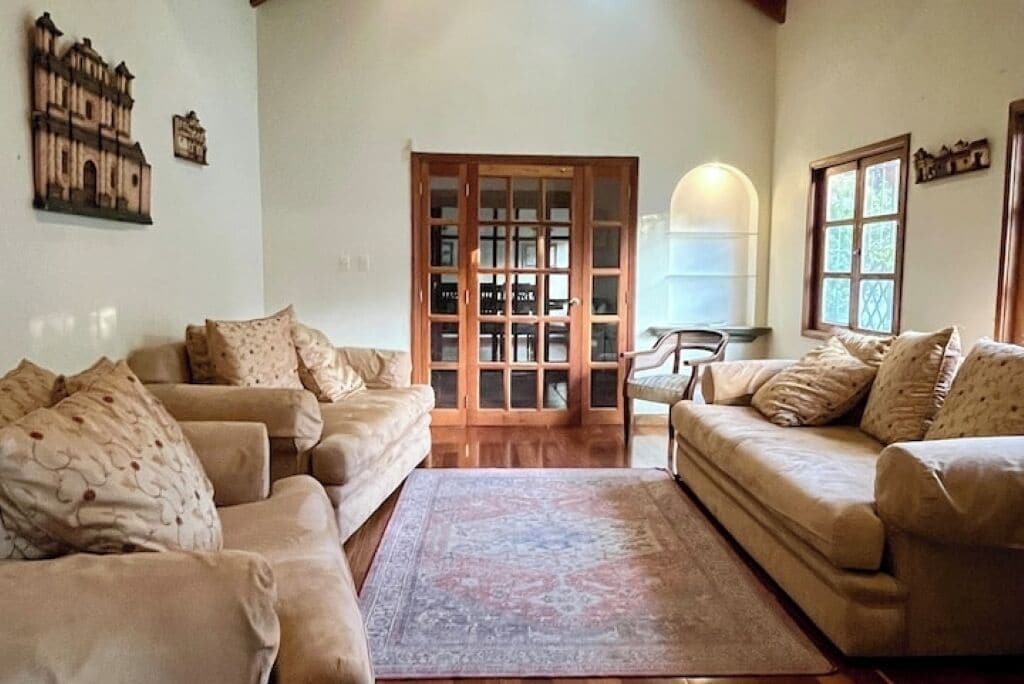 Smart TV, fireplace, stereo