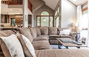 Living area - Galena Getaway (Galena)