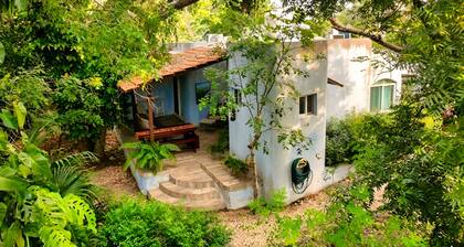 Enchanting 3 bedroom villa in Valladolid/peaceful garden quiet walkable location